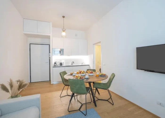 Sophisticated Two Bedroom - Check Profile